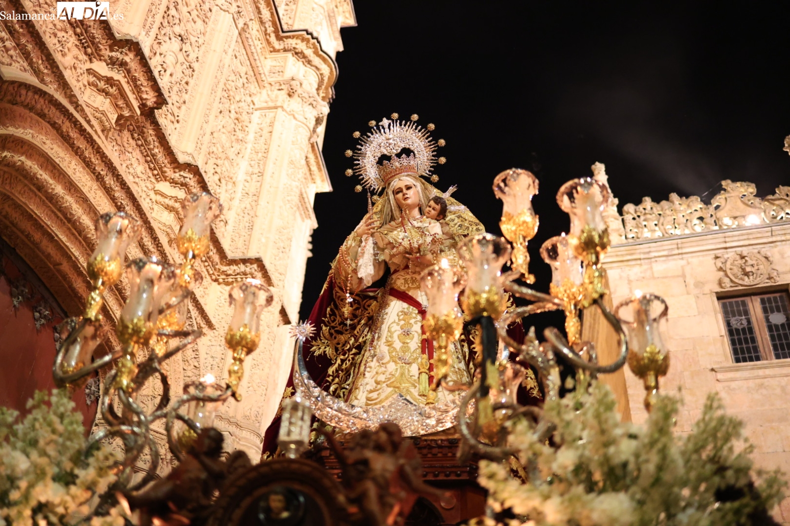 VÍDEO y FOTOS | Salamanca se rinde a la Virgen del Rosario en una procesión multitudinaria