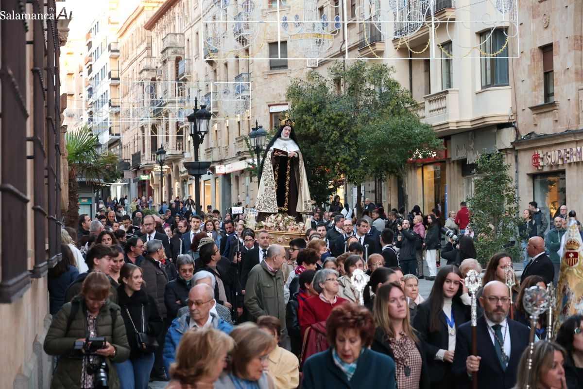 VÍDEO Y FOTOS | Salamanca honra a Santa Teresa con una solemne y emotiva procesión