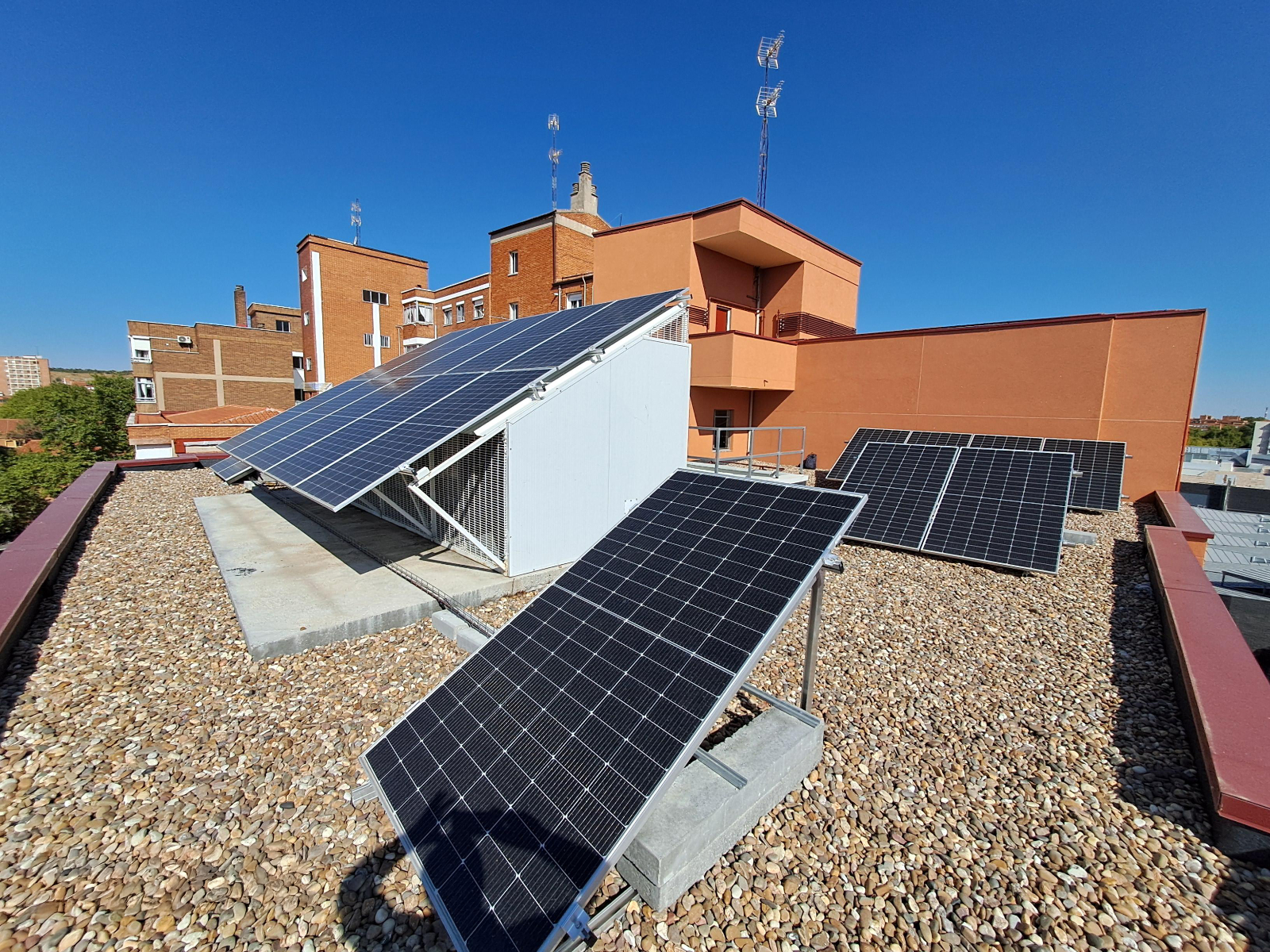 La aerotermia transforma la calefacción central en Castilla y León con ahorros de hasta un 60%. Conoce el Plan Remica Hybrid Coste Cero