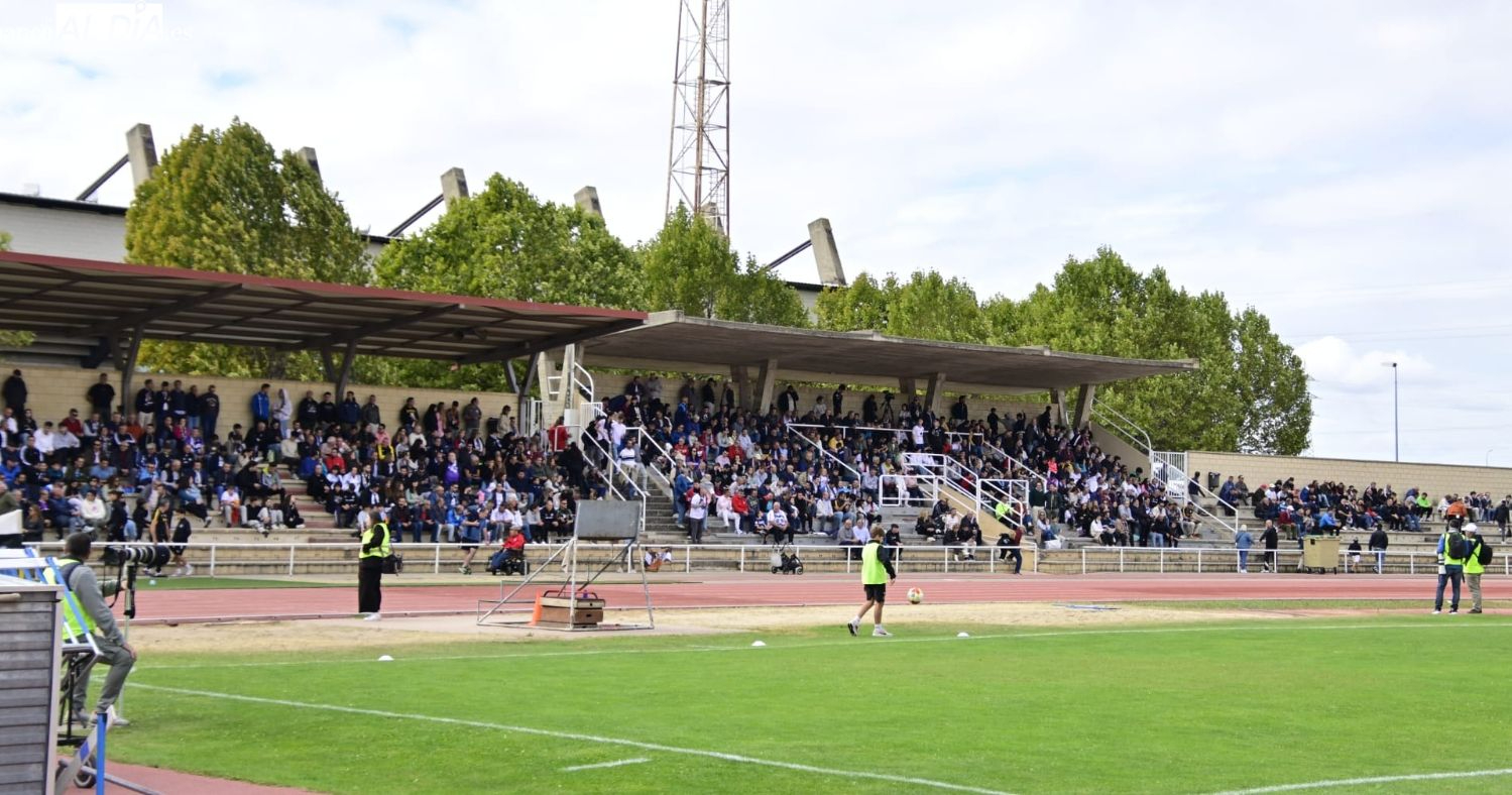 El Salamanca UDS, multado con un máximo de 602 euros por la invasión del campo; Gaspar, el delegado, sancionado dos meses