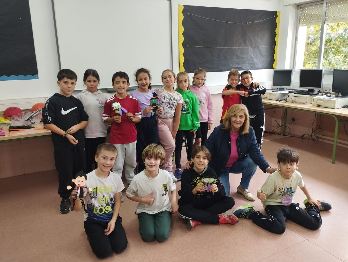 Escolares de Santa Marta se preparan para Halloween con un taller