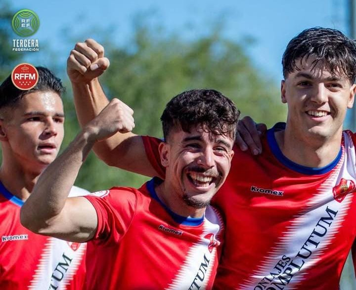 El salmantino Fer Muriel anota su primer hat trick como futbolista profesional