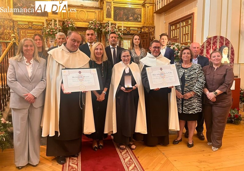La Orden del Carmelo Descalzo recibe la Medalla de Honor de Alba de Tormes