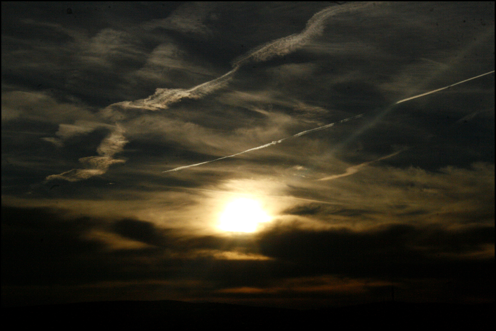 Se va alzando la noche