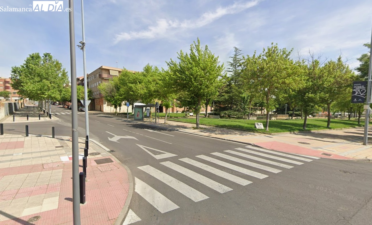 Herido un joven de 20 años tras colisionar su patinete con un coche en Salamanca