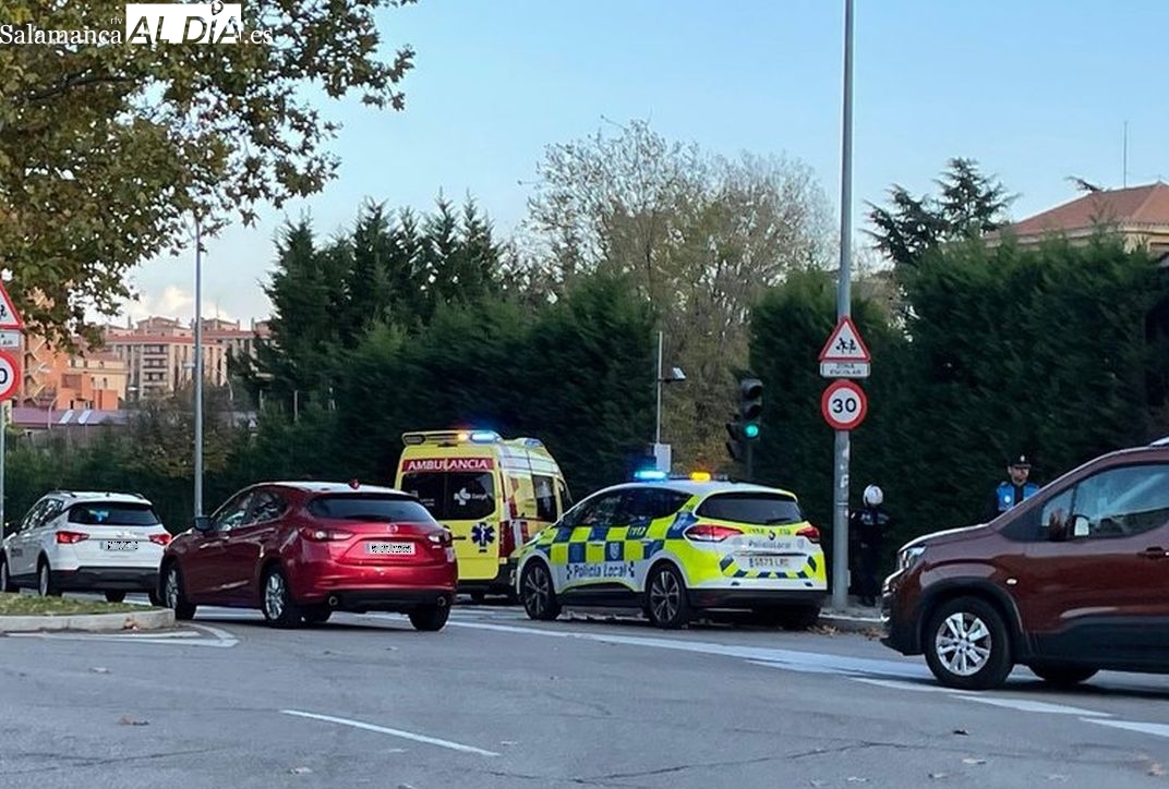 Un herido en una colisión entre dos coches en la Avenida de la Aldehuela de Salamanca