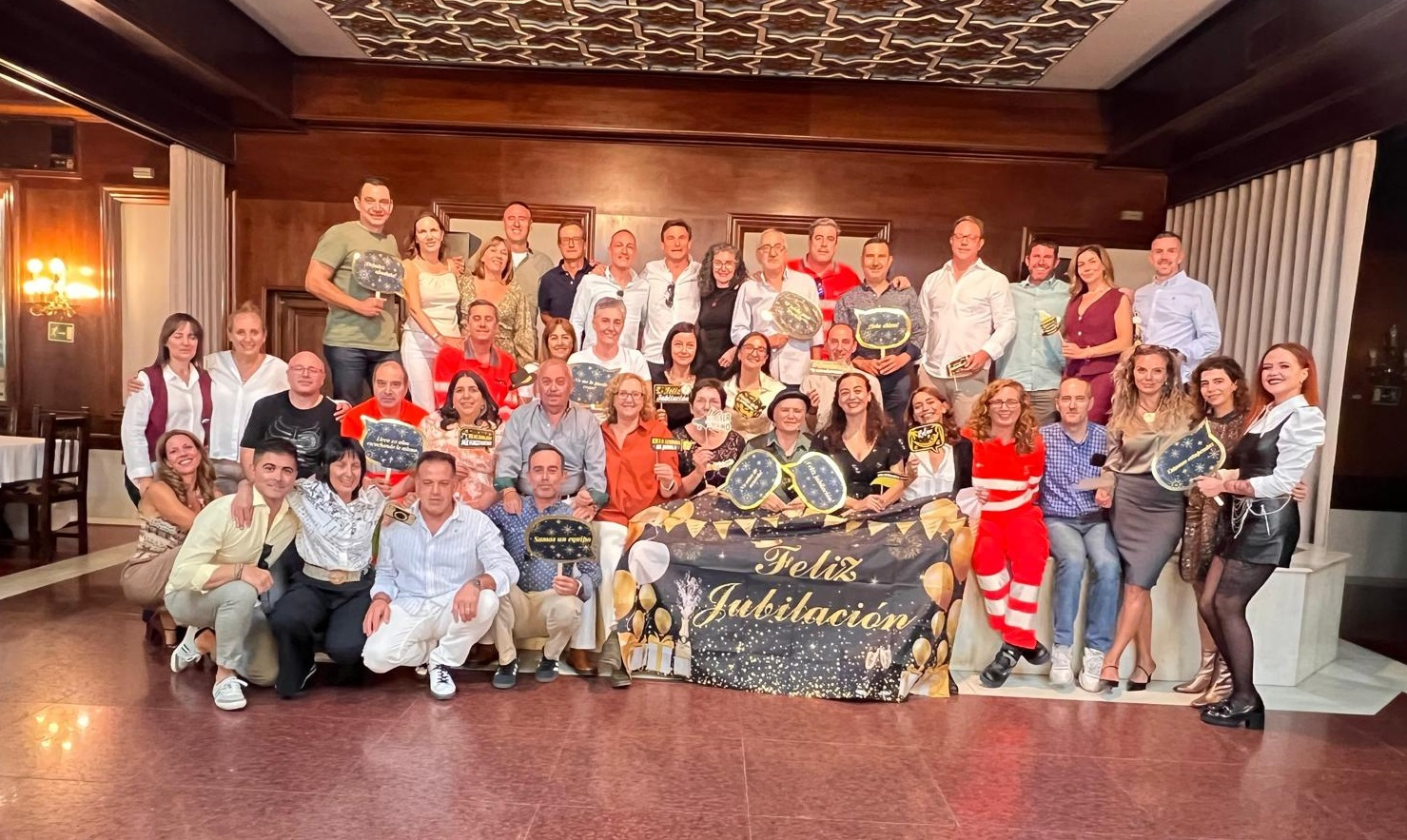 Compañeros del equipo médico de Emergencias de la base mirobrigense arropa a la Dra. Mª José Cardoso en su fiesta de jubilación