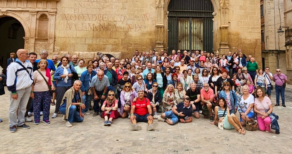 Un total de 160 personas participan en la excursión municipal con destino a Gandía