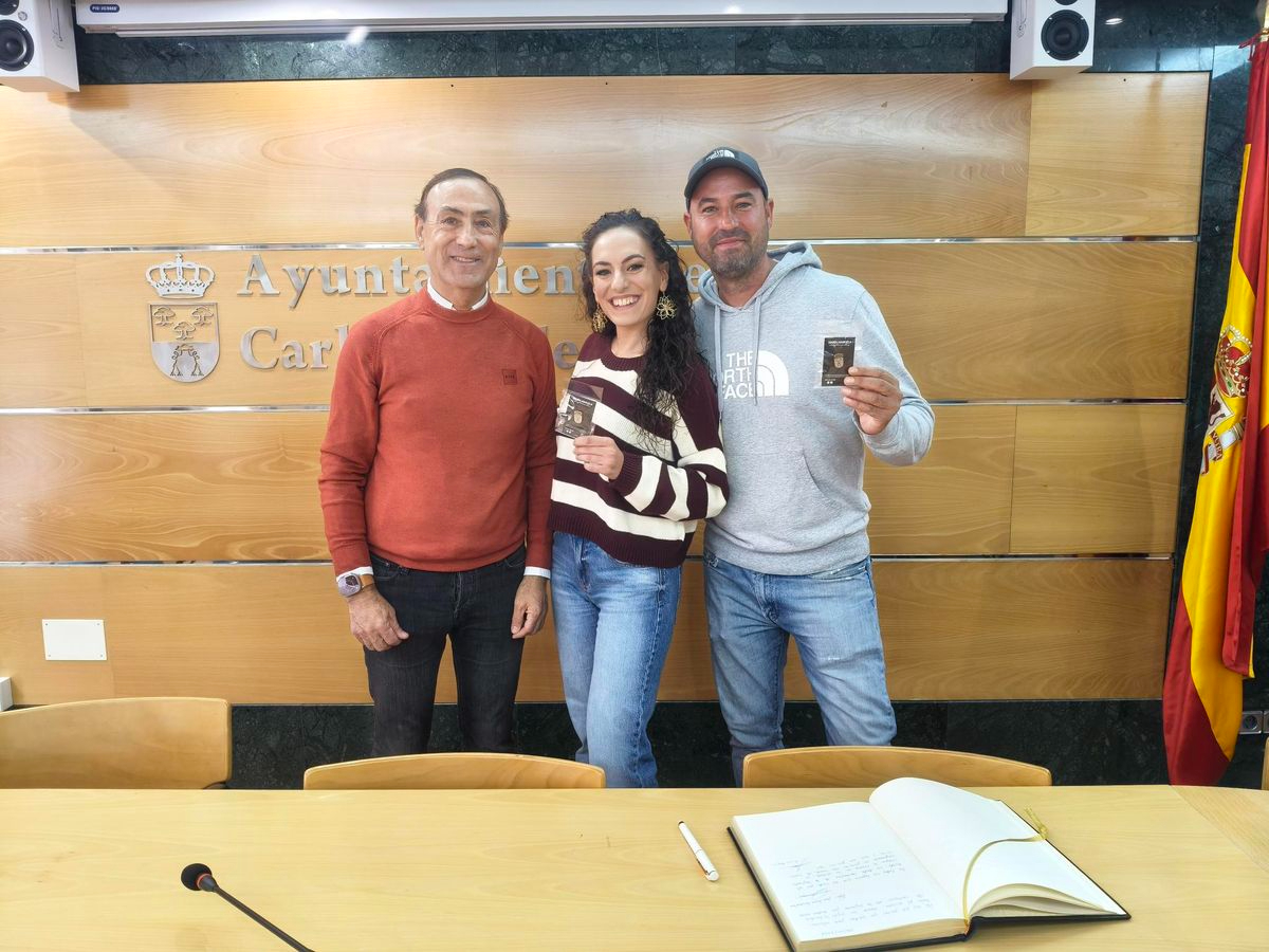 Carbajosa homenajea a los aventureros Chema Sánchez y Mireia Negra