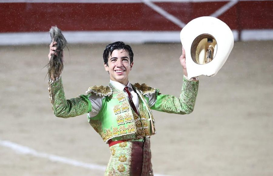 Marco Pérez indulta un toro y firma una tarde histórica en Mérida (México)