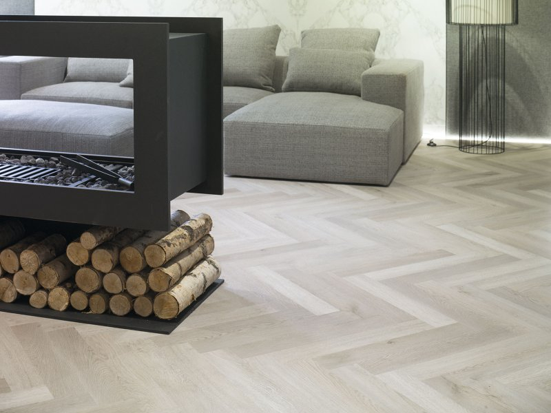 Descubre por qué el suelo vinílico SPC está revolucionando el sector