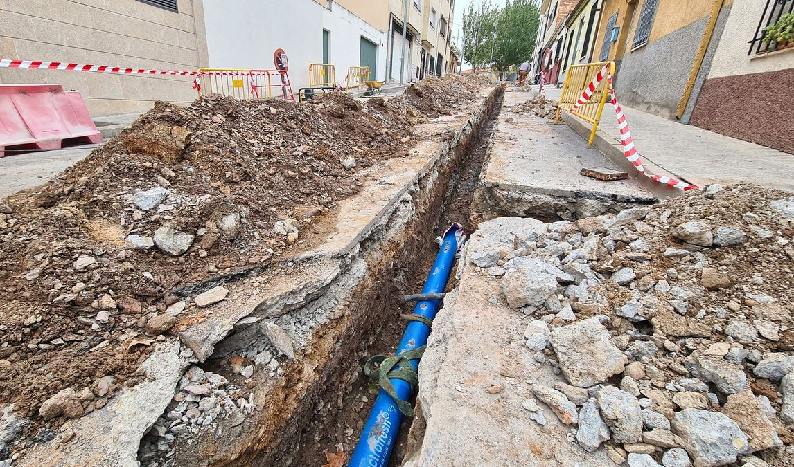 Arranca la renovación de las tuberías de otras cinco calles de los barrios Pizarrales y Blanco