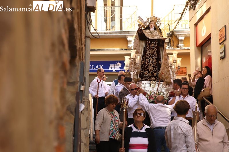 Santa Teresa abandona la clausura para iniciar ocho días de fiesta y devoción en Alba de Tormes