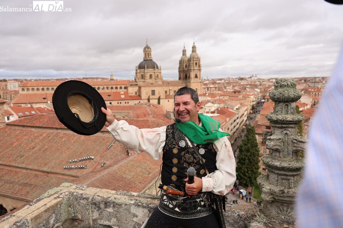 FOTOS y VÍDEO | El Mariquelo corona la Catedral en su 39ª ascensión por el párkinson y el cáncer