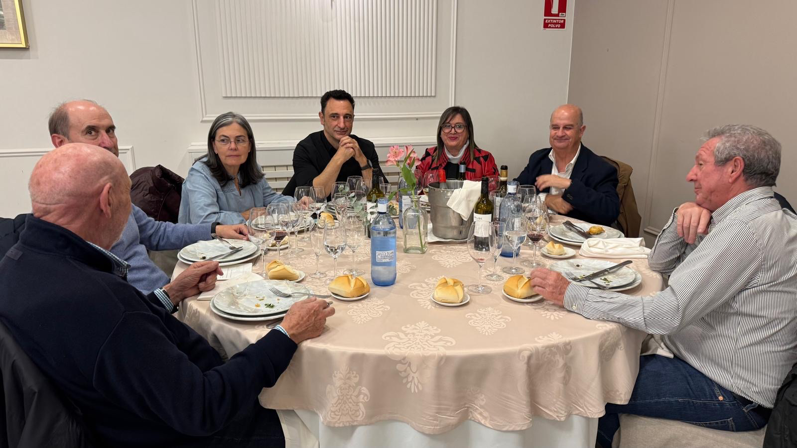 Una jubilación entre aplausos: emotiva despedida al doctor Alfonso Sánchez Escudero