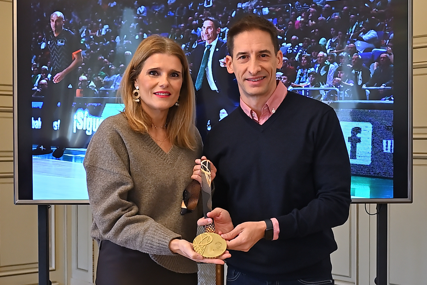 FOTOS | Salamanca rinde homenaje a Alberto Miranda por su oro en el Eurobasket 2025