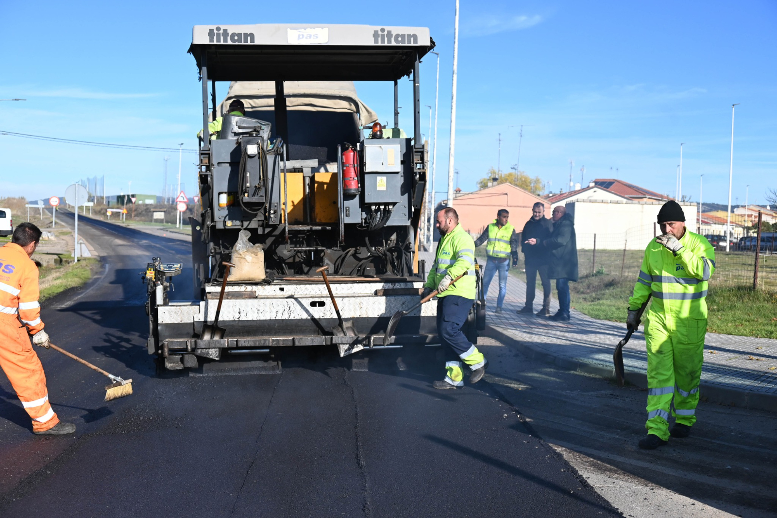 La Junta renueva dos de las principales entradas a Miróbriga