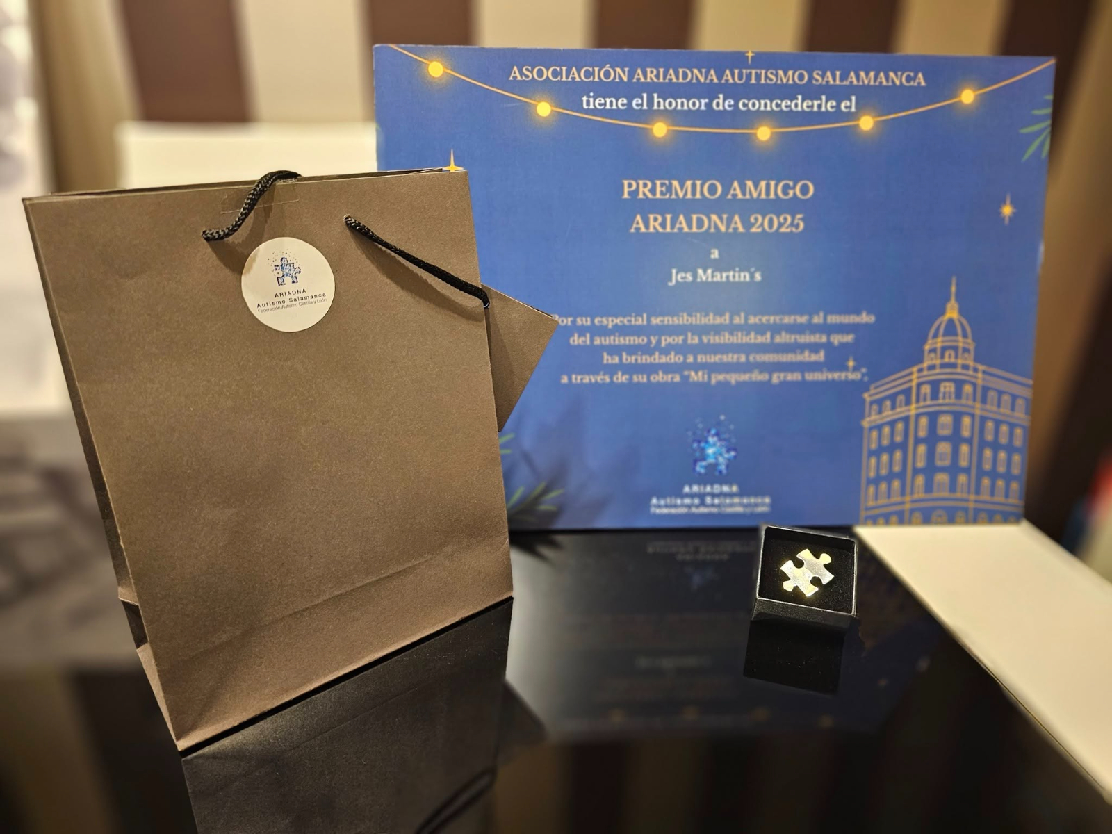 La Asociación Ariadna premia a Jes Martins por la sensibilidad de su musical sobre el autismo