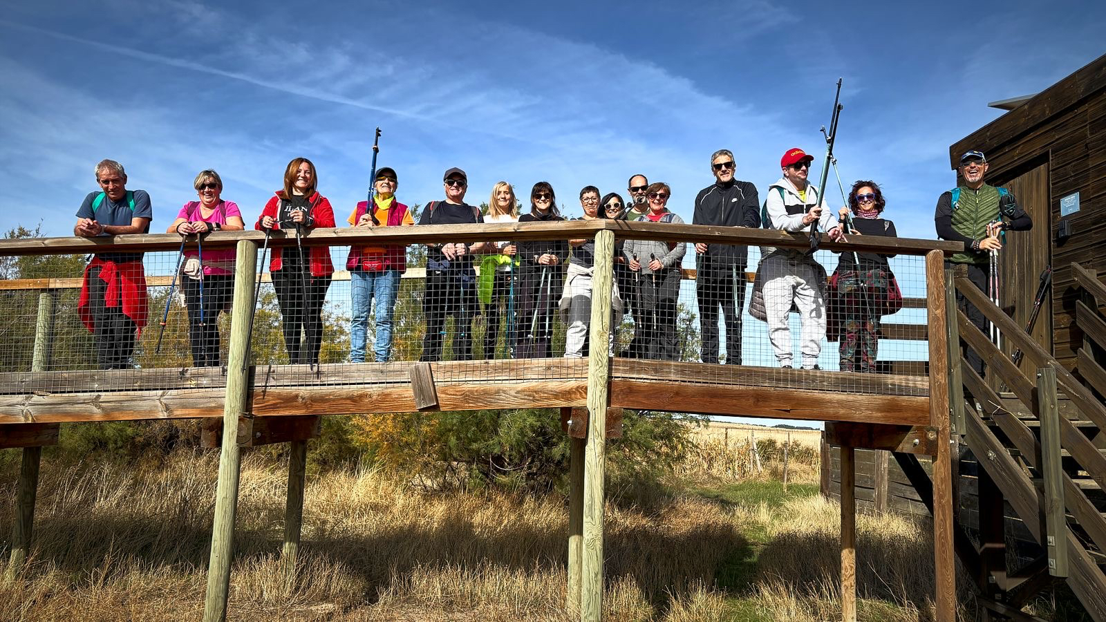 Peñaranda apuesta por la salud y el deporte en la naturaleza con una jornada de marcha nórdica en El Oso (Ávila)