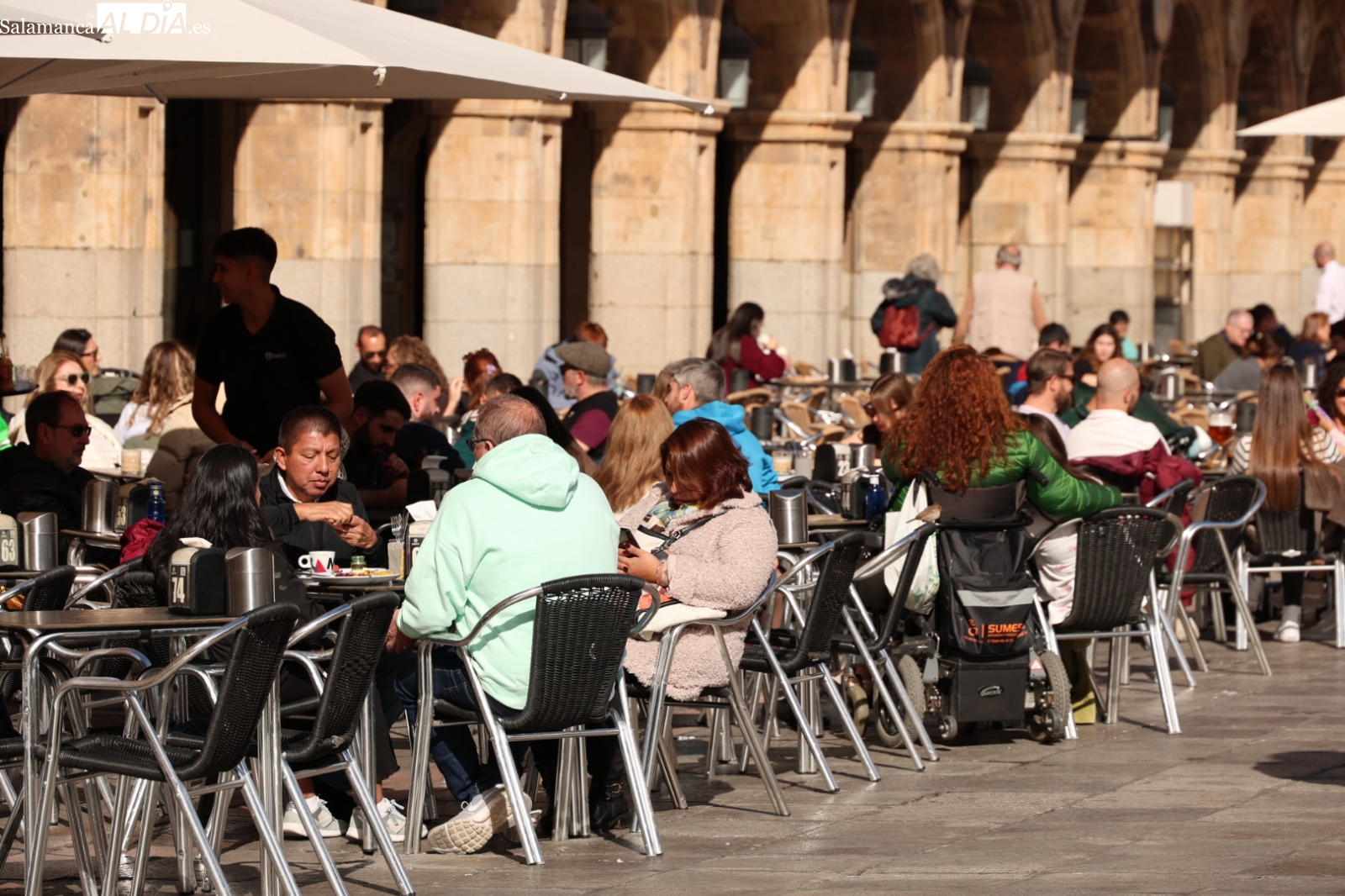FOTOS | Del paraguas a la terraza: Salamanca exprime el final del puente de Todos los Santos