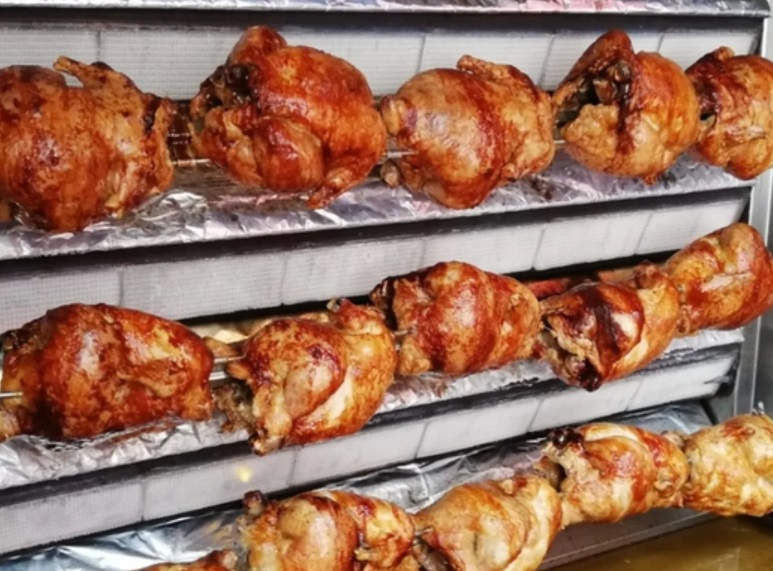 Oportunidad de negocio en Villares: se traspasa un asador de pollos en pleno rendimiento