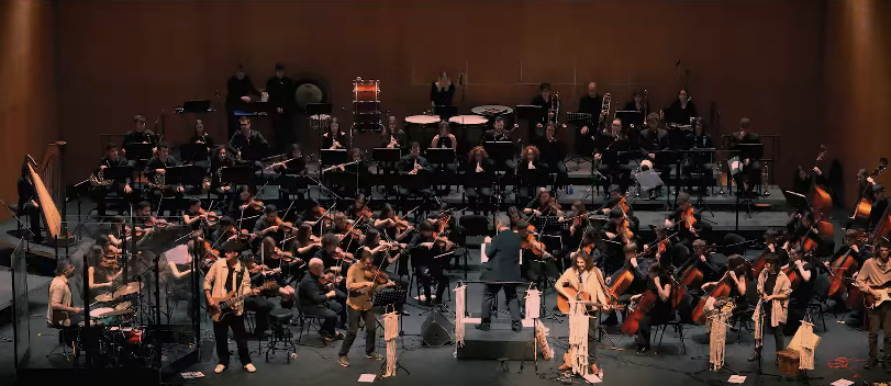 VÍDEO | Kike M y la Joven Orquesta de Salamanca estrenan la versión sinfónica en directo de Cascabel