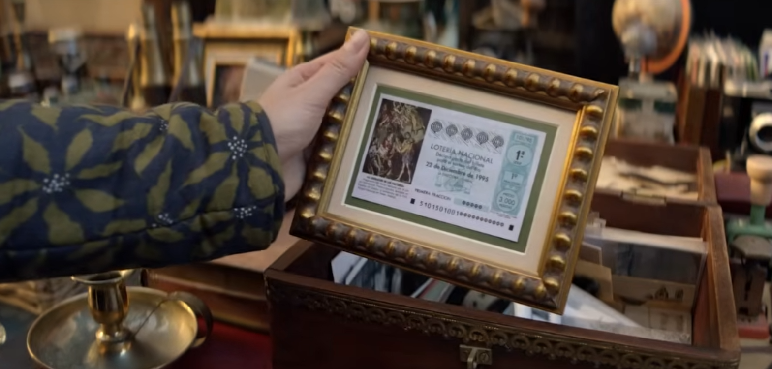 VÍDEO | Así es el anuncio de la Lotería de Navidad: Un décimo de hace 30 años en el Rastro