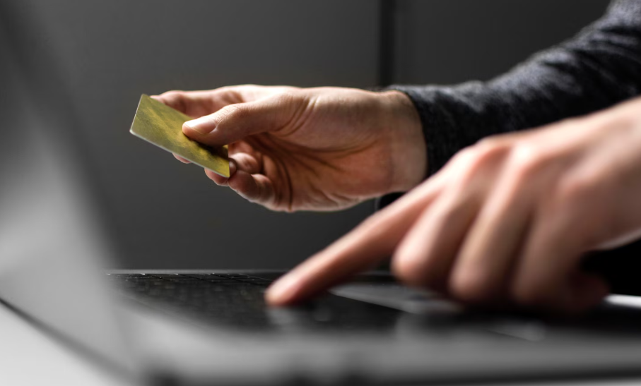 La Policía Nacional lanza consejos para evitar estafas en el Black Friday