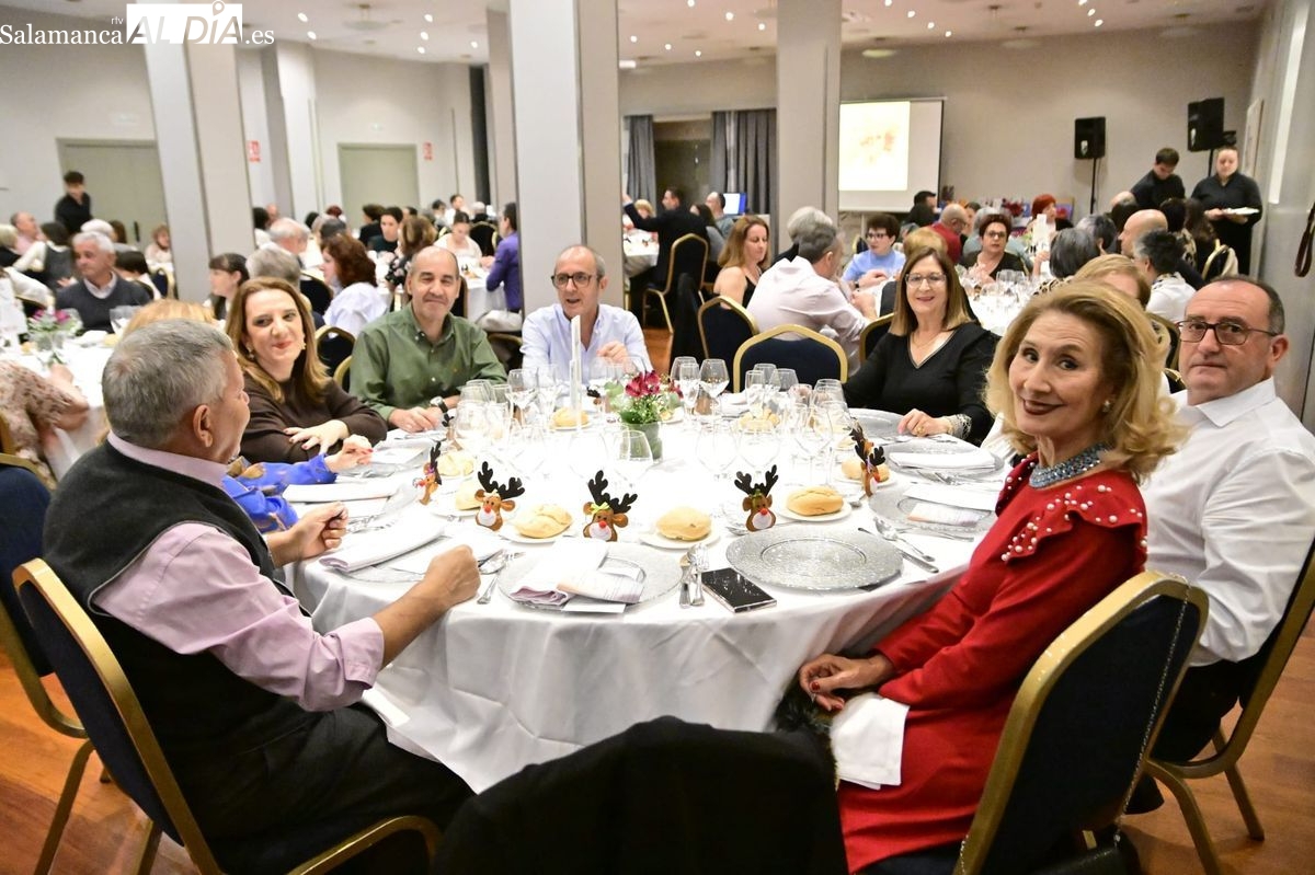 FOTOS | La solidaridad salmantina arropa a Afibrosal en su cena benéfica anual
