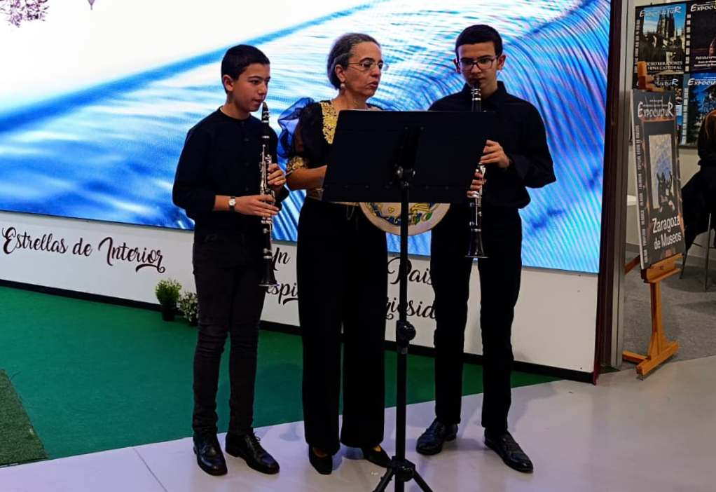 Emma de Dios Álvarez estrena junto a sus hijos en INTUR una canción sobre el Museo del Orinal