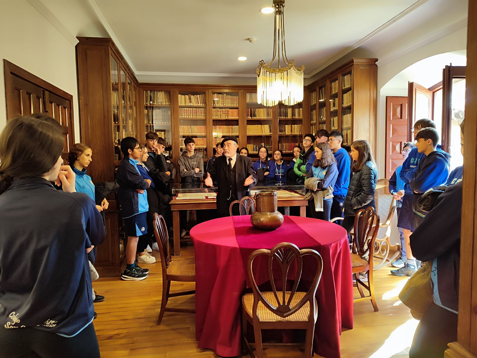 Estudiantes de 4º de la ESO del Colegio San Juan Bosco siguen los pasos de Unamuno por Salamanca