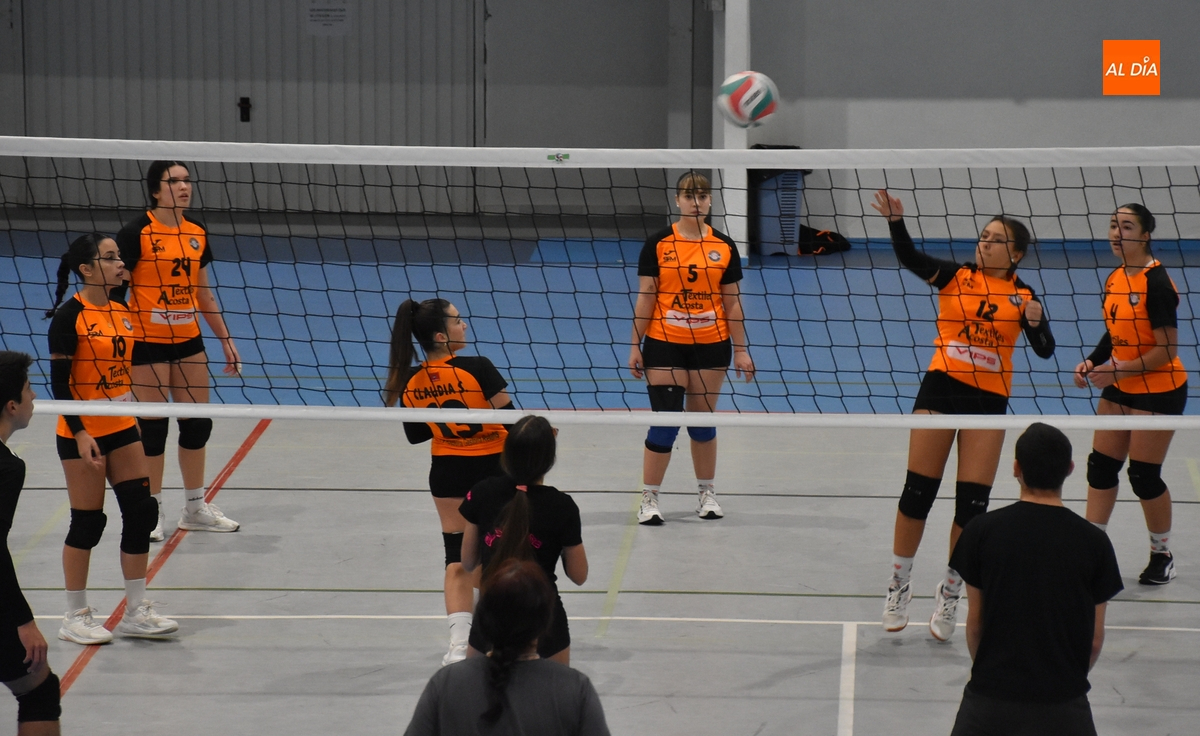 El Club de Voleibol de Ciudad Rodrigo logra dos victorias ante su afición