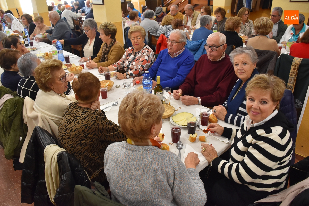 Un centenar de personas degustan la ‘Comida de Otoño’ del Centro de Día de Personas Mayores