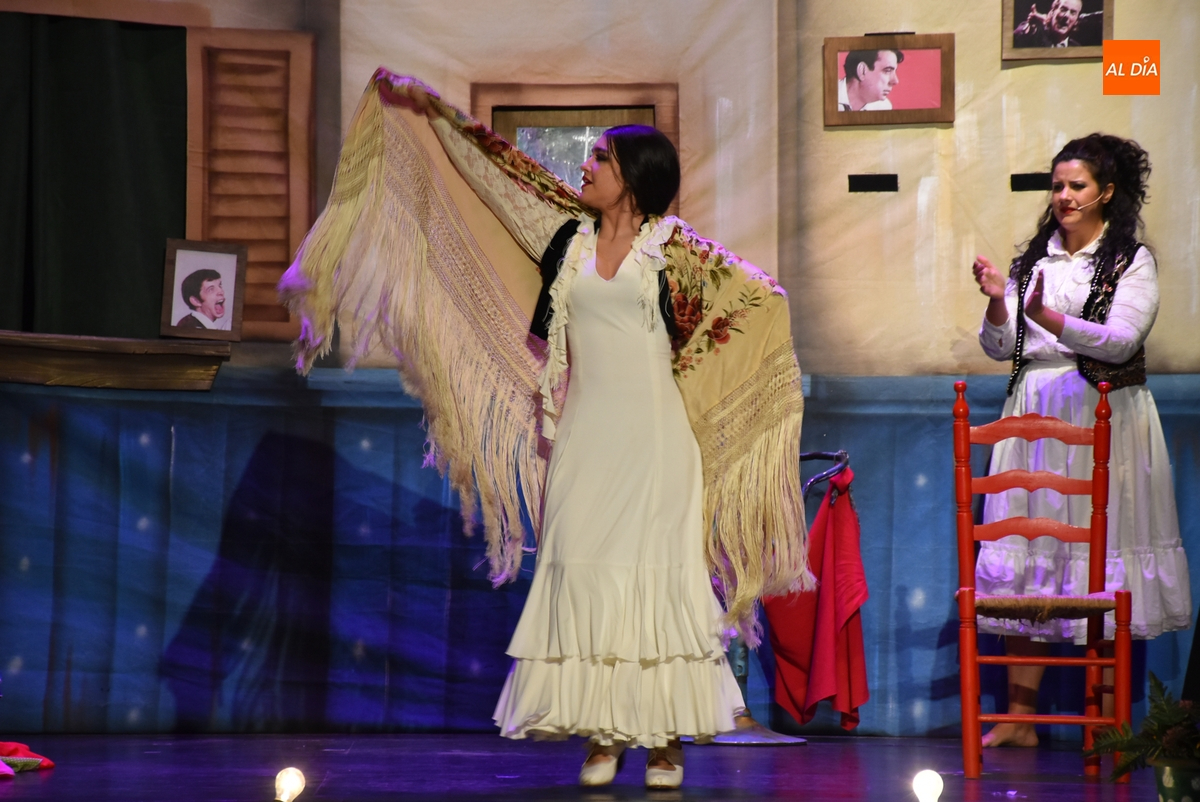 ‘La Faraona’ transforma con éxito el escenario del Teatro en una peña flamenca