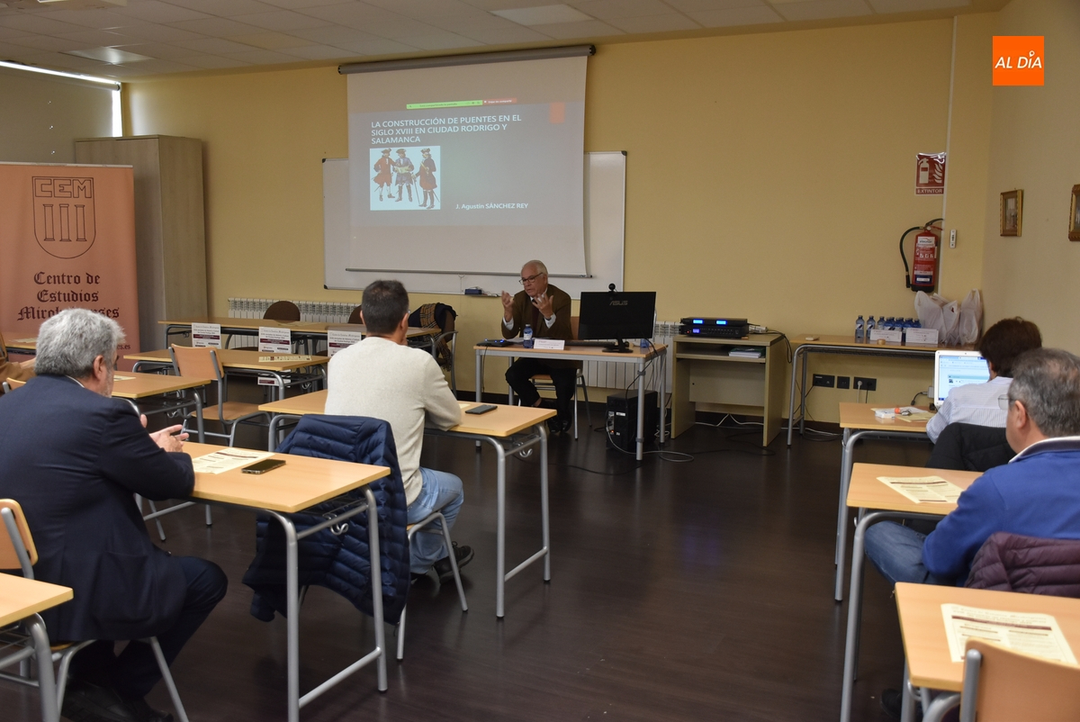 Maratoniano día de conferencias dentro de las Jornadas del CEM