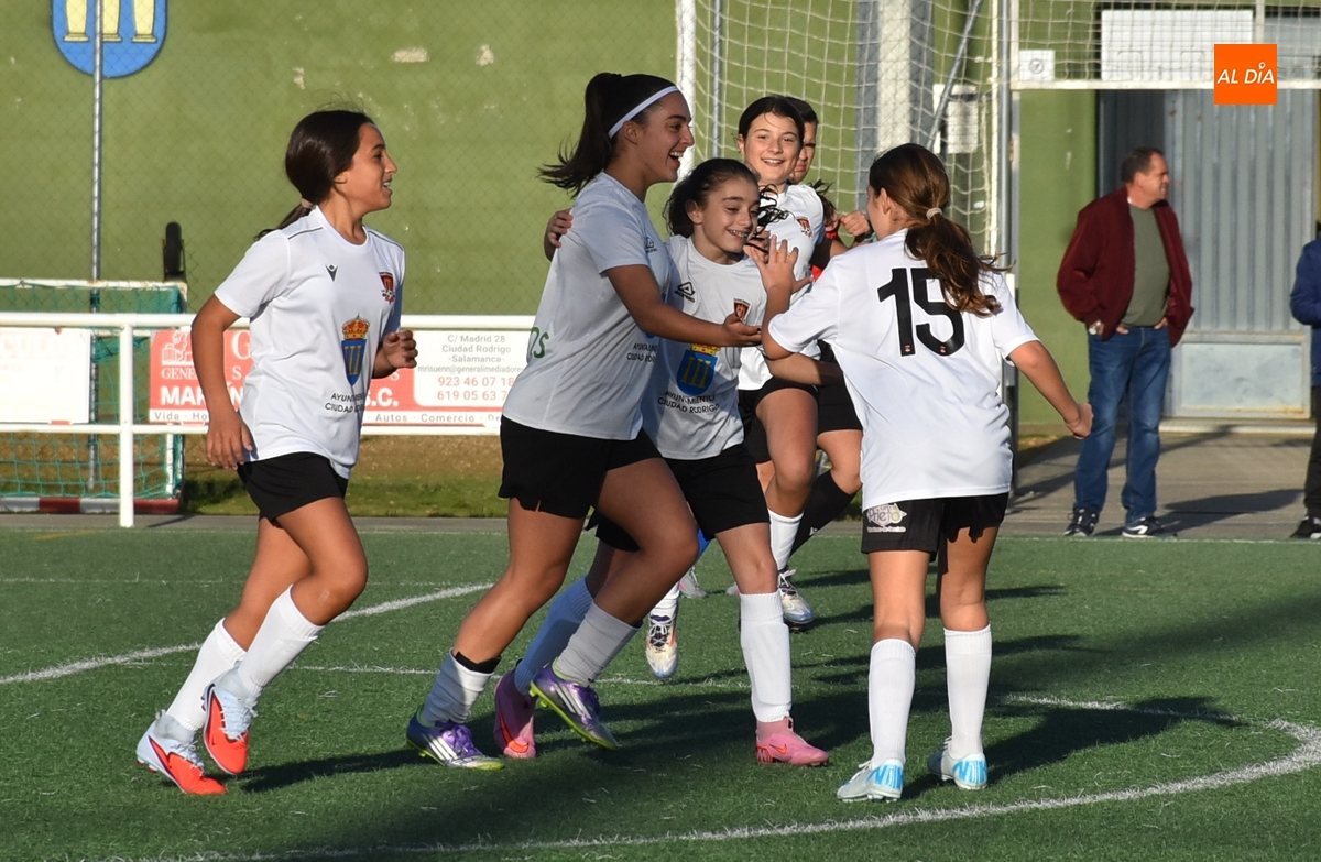 El Ciudad Rodrigo Femenino logra su primera victoria con una clara goleada