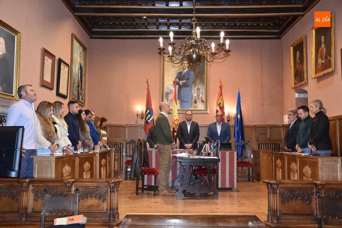 El Pleno guarda un minuto de silencio y aprueba una moción de PP y PSOE con motivo del 25N