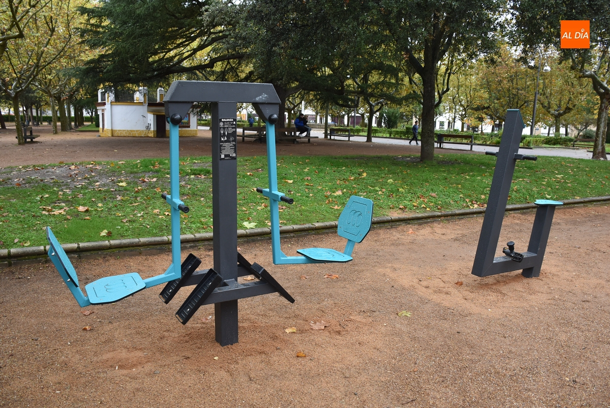 El Parque de La Glorieta da la bienvenida a aparatos biosaludables