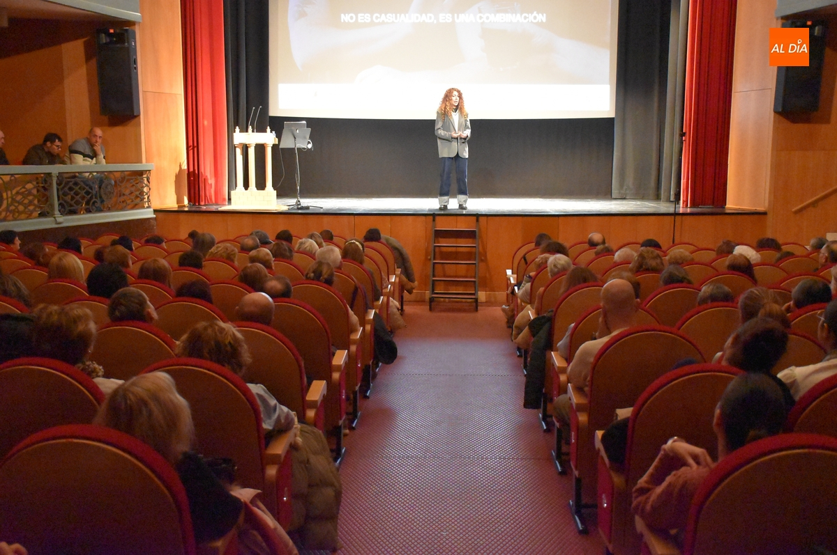 Gran expectación por la charla abierta impartida por Sofía Cristo