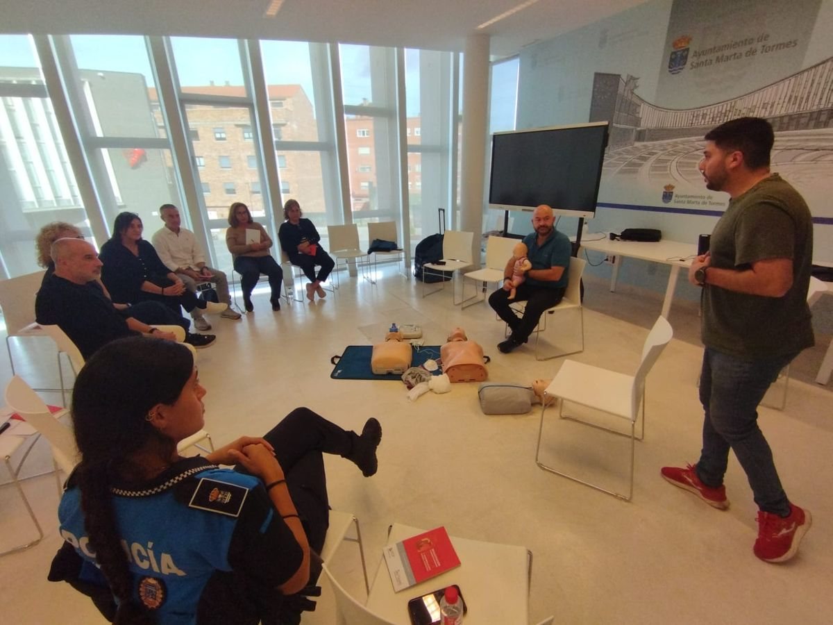 El Ayuntamiento de Santa Marta se convierte en el noveno espacio cardioprotegido del municipio