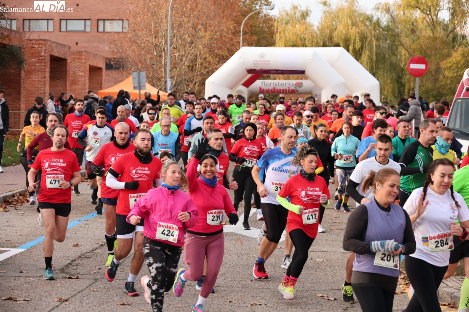FOTOS | La quinta edición de la carrera Corre sin Resistencias de Farmacia vuelve a llenar de participantes las calles de Salamanca