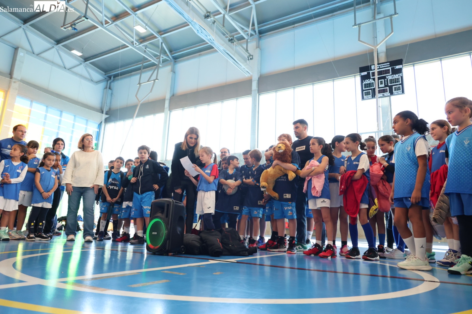 FOTOS | Pistoletazo de salida al inicio de la nueva temporada de los ‘Juegos Escolares’ mediante la lectura de un manifiesto con Almudena Parres