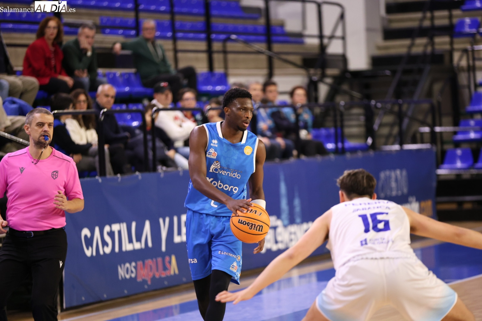 El Perfumerías Avenida Xoborg se repone a las adversidades ante el Navia y da el salto al liderato (83-93)