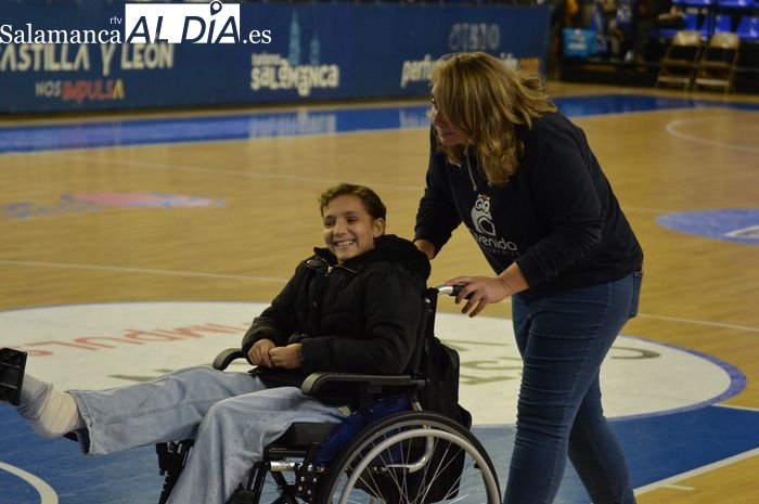 FOTOS | La Marea Azul del Perfumerías Avenida se despide de la primera fase de la Eurocup en casa con M4RÍA de protagonista
