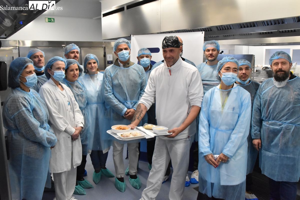 FOTOS | De los mejores fogones de Salamanca al corazón del hospital: un homenaje gastronómico para cuidar el ánimo de los pacientes en el 50 aniversario