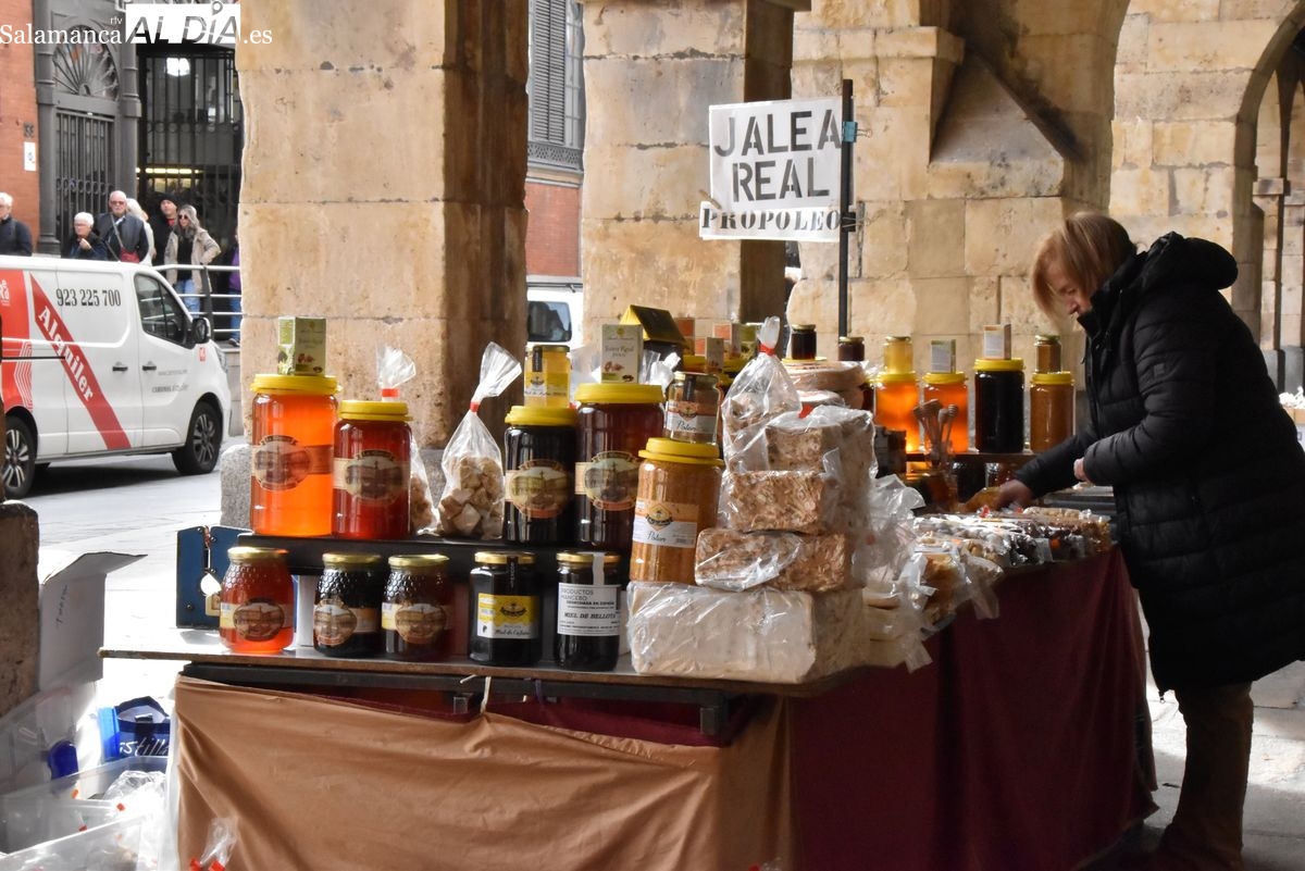 Las turroneras de La Alberca mantienen viva la tradición y regresan a los soportales de San Antonio  