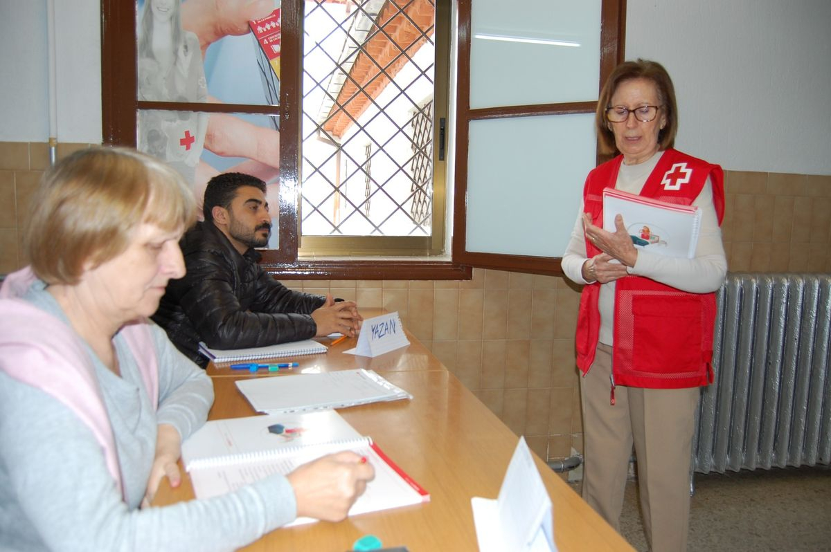 Cruz Roja atiende a 17 familias de refugiados en su red de nueve pisos de acogida en Salamanca