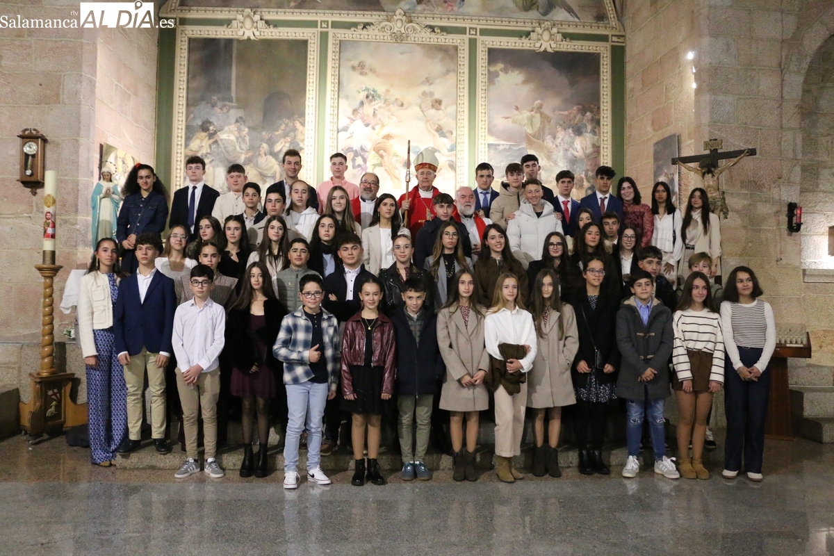 Más de 50 jóvenes de las comarcas de Vitigudino y Ledesma reciben la Confirmación de manos de monseñor Retana