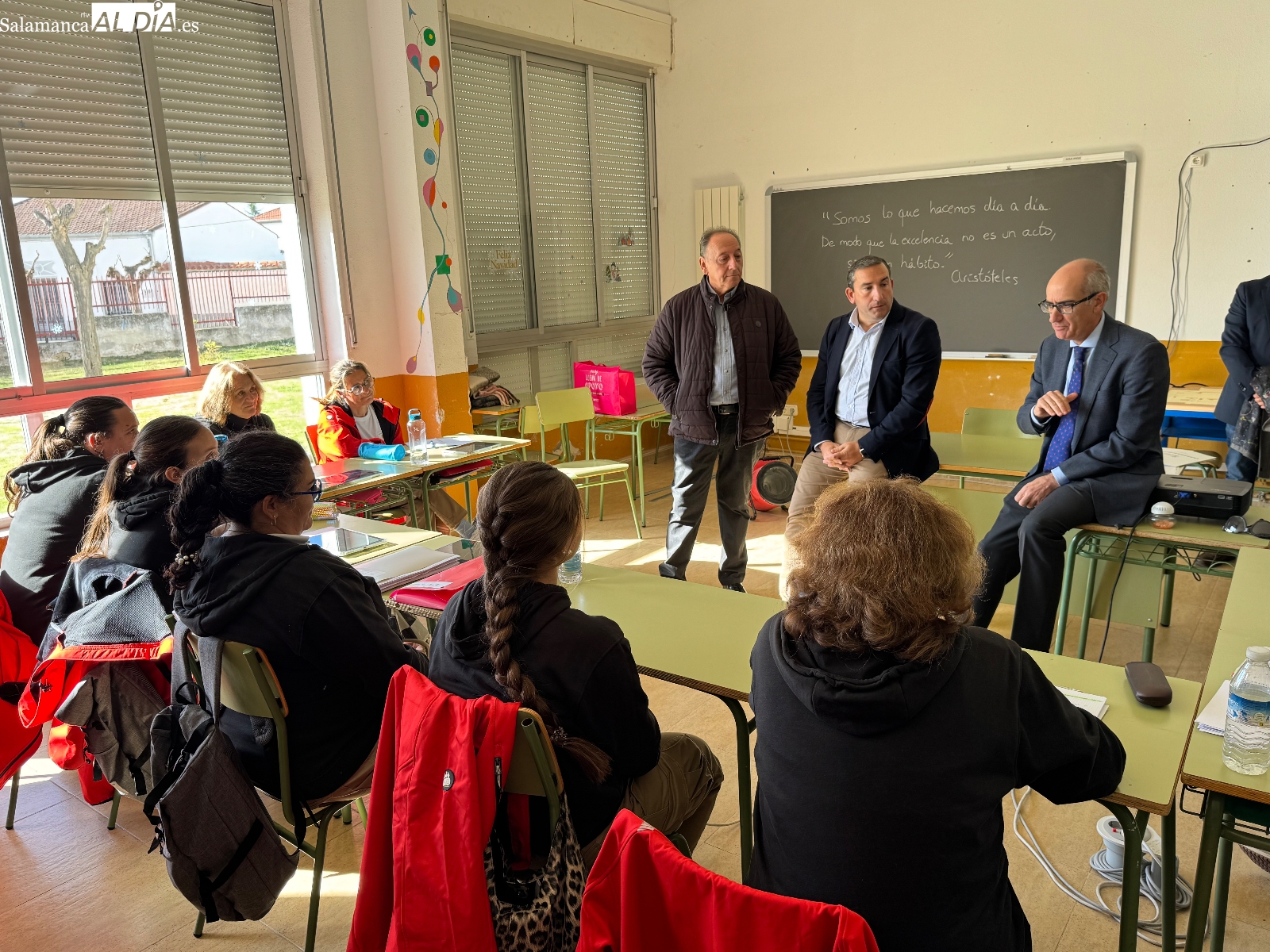 La Junta y la Diputación impulsan en Macotera un programa mixto en atención sociosanitaria para 10 personas y con empleo seguro tras el