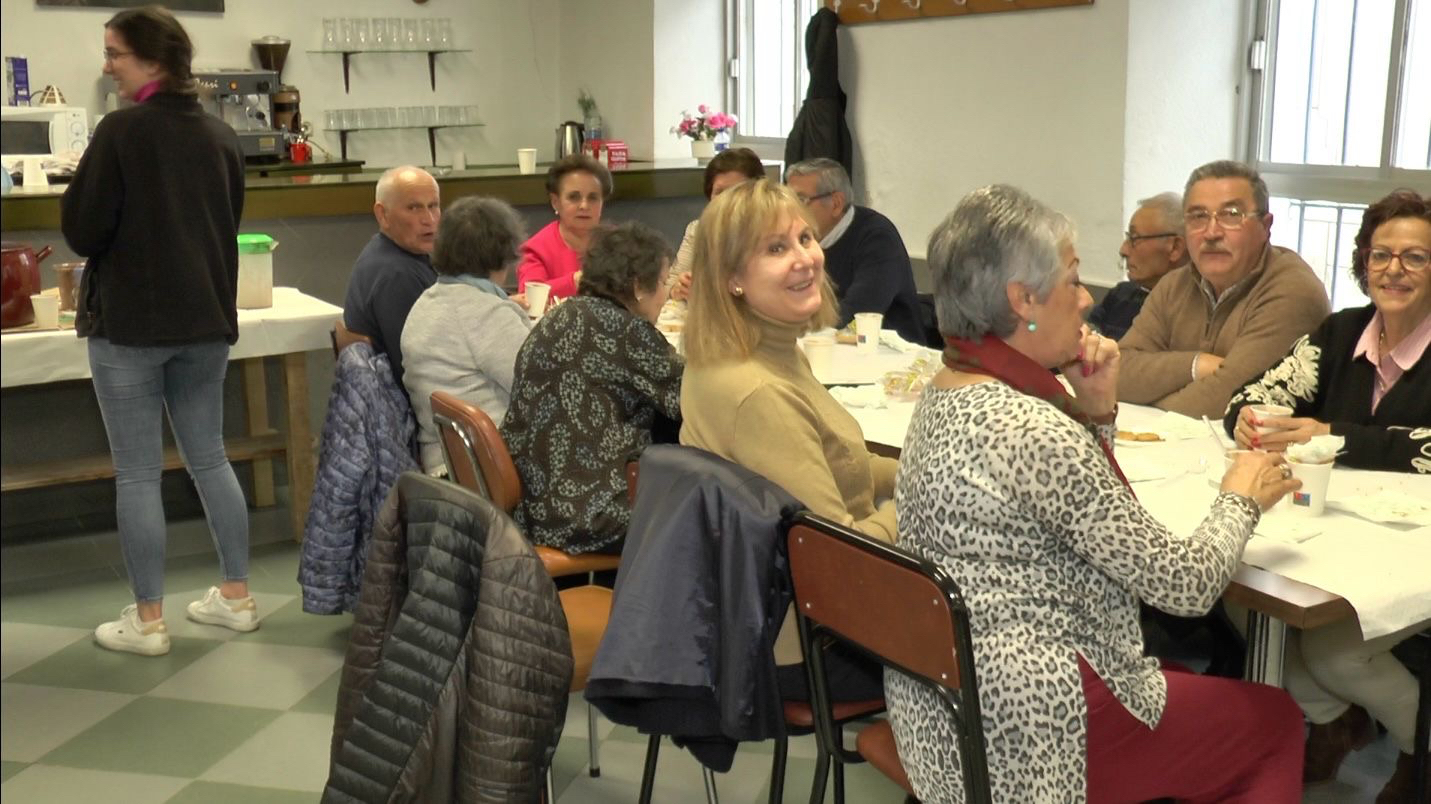 La Asociación Licenciado Toribio organiza una chocolatada navideña para vivir una tarde de unidad en Santiago de la Puebla